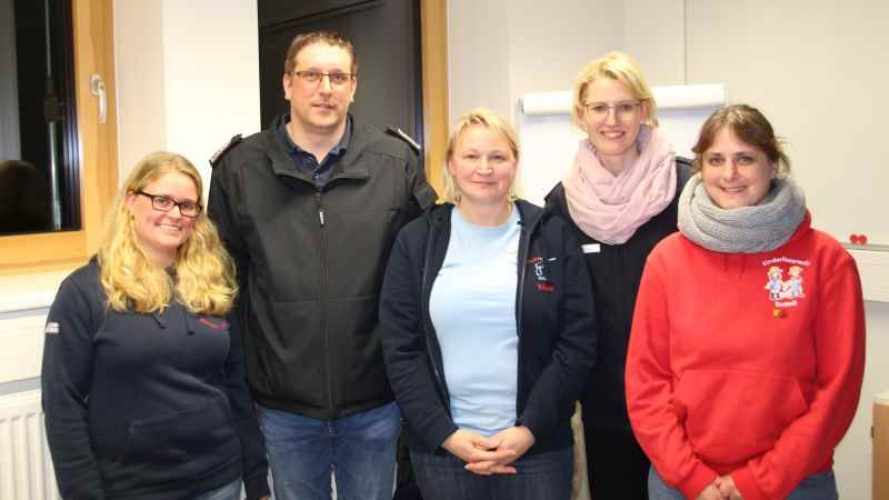 Die Gewählten mit Gratulantin: Daniela Spilker (von links), Björn Poost, Nicole Bade, Melanie Schumann und Martina Kretschmer. | Foto: ein