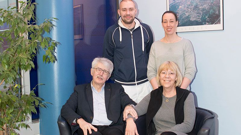 60 Jahre Schumacher Orthopädie & Schuhtechnik feiern Thomas Schumacher und Christine Rose (obere Reihe) mit Reiner und Cornelia Schumacher.