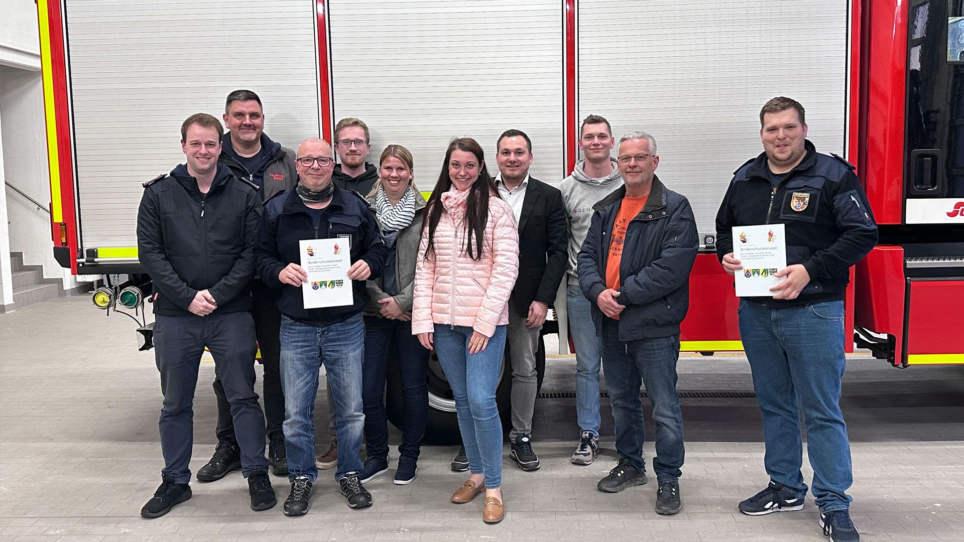 Die Freiwillige Feuerwehr Neu Wulmstorf setzt ein starkes Zeichen für den Kinderschutz. Foto: Gemeinde Neu Wulmstorf