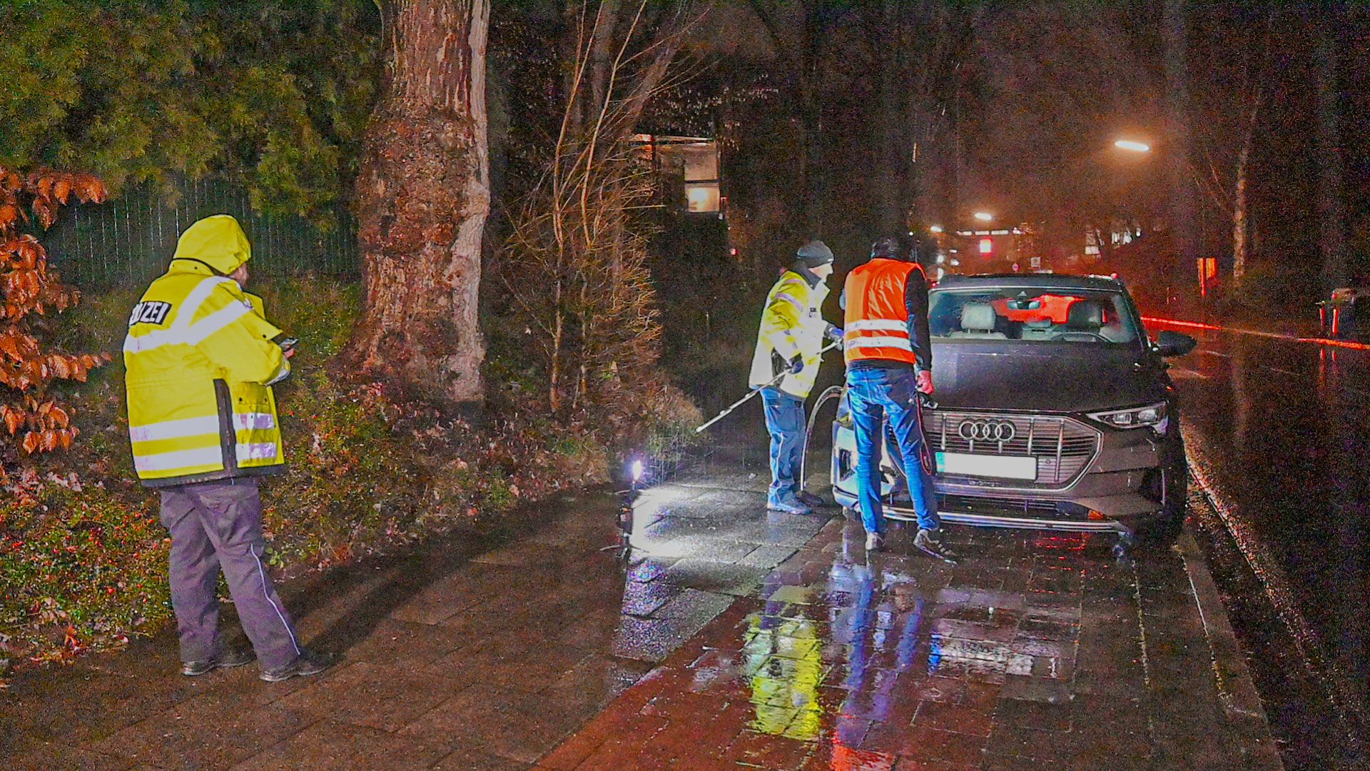 Der Audi erfasste die Senioren bei einem Verkehrsunfall im Strucksbarg in Eißendorf und verletzte sie dabei tödlich. | Foto: Lenthe-Medien