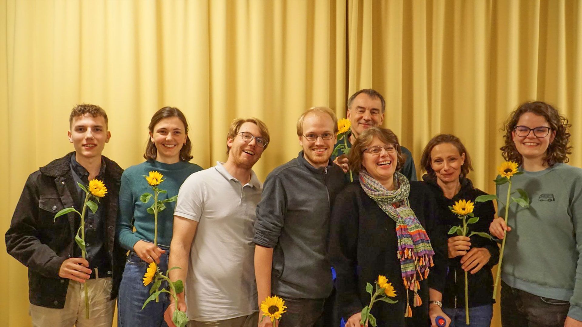 Der neue Vorstand der Harburger Grünen (von links): Paul Brock, Luise Weiß, Fabian Tiedemann, Jakob Mellem, Heinke Ehlers, Oliver Domzalski, Peggy Pazour, Anke Helberg. | Foto: Anke Helberg