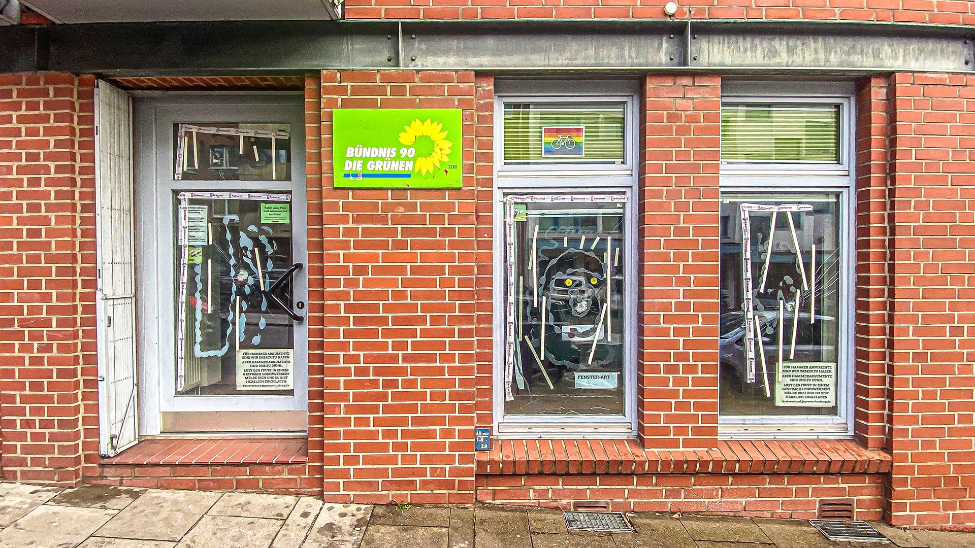 Das Parteibüro der Grünen un Harburg wurde wieder Ziel eines Anschlags. | Foto: Niels Kreller