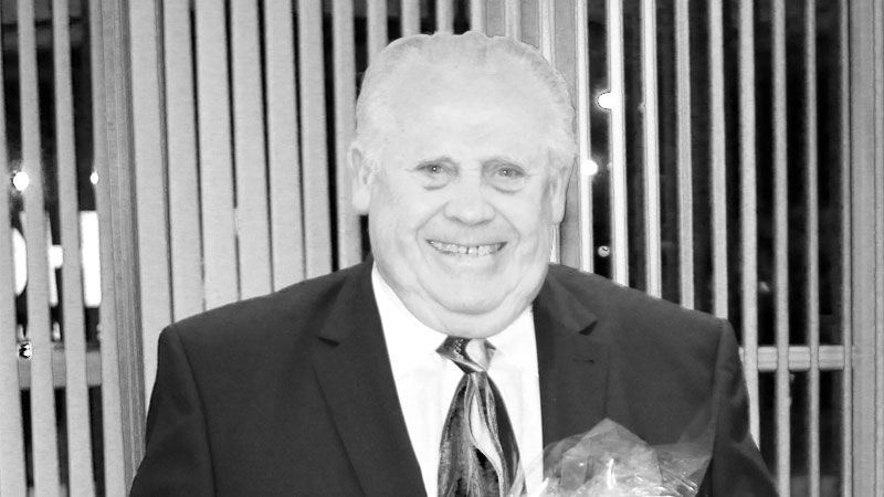 Die Gemeinde Seevetal trauert um Heinz Kirsch (hier 2016 bei der Sportlerehrung im Fleester Hoff). | Foto: ein
