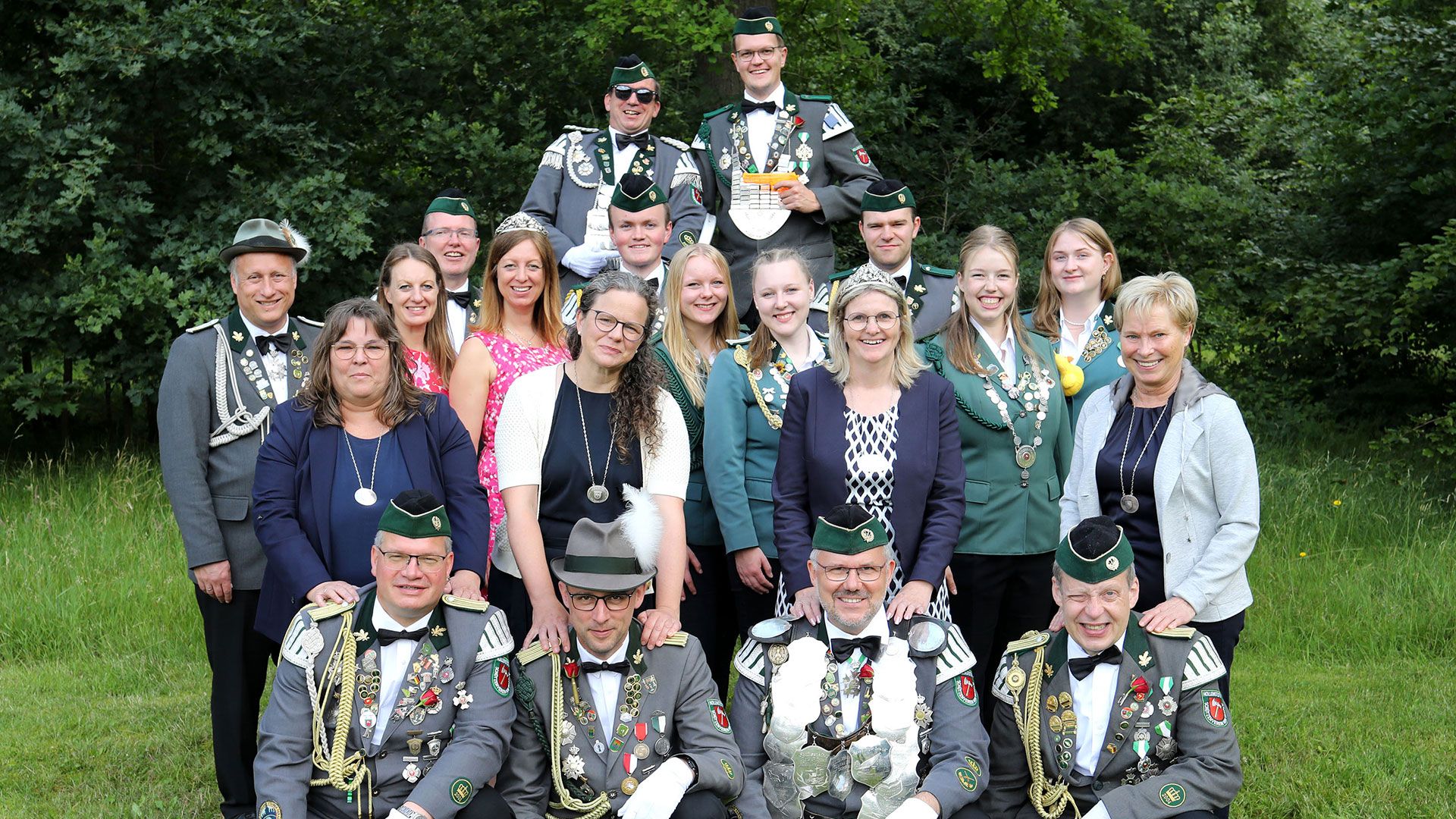 Alle Würdenträger und die gesamte Schützenfamilie in Hollenstedt freuen sich auf das große Volks- und Schützenfest am Wochenende vom 12. bis 15. Juli. | Foto: Hollenstedter Schützenverein