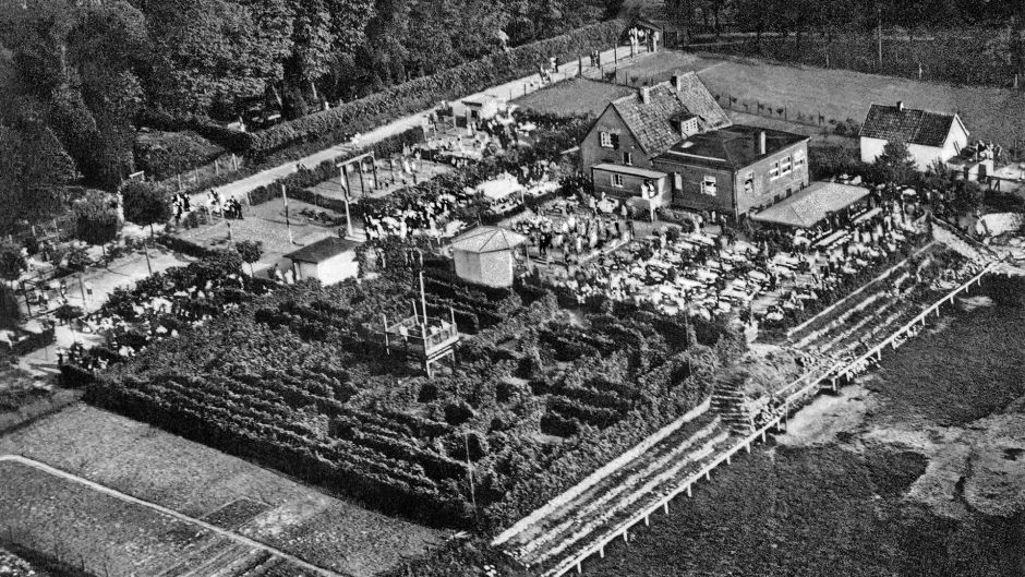 Der Frühlingsgarten mit Irrgarten und Hunderennbahn im Stadtpark Harburg. Abbruch war 1983. Foto: Sammlung Korsen