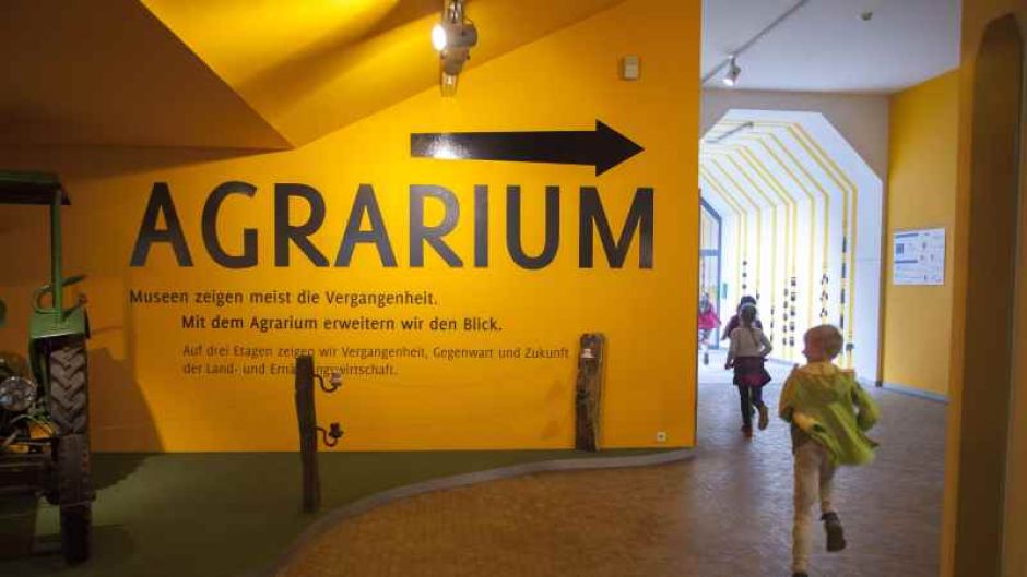 Podiumsdiskussion im Agrarium: Reizthema Wolf – Perspektiven und Lösungen. | Foto: ein