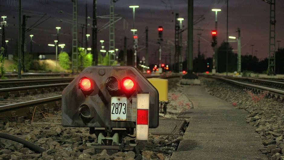 Nach einem Unfall muss die Bahnstrecke zwischen Buchholz und Harburg repariert werden. | Foto: ein