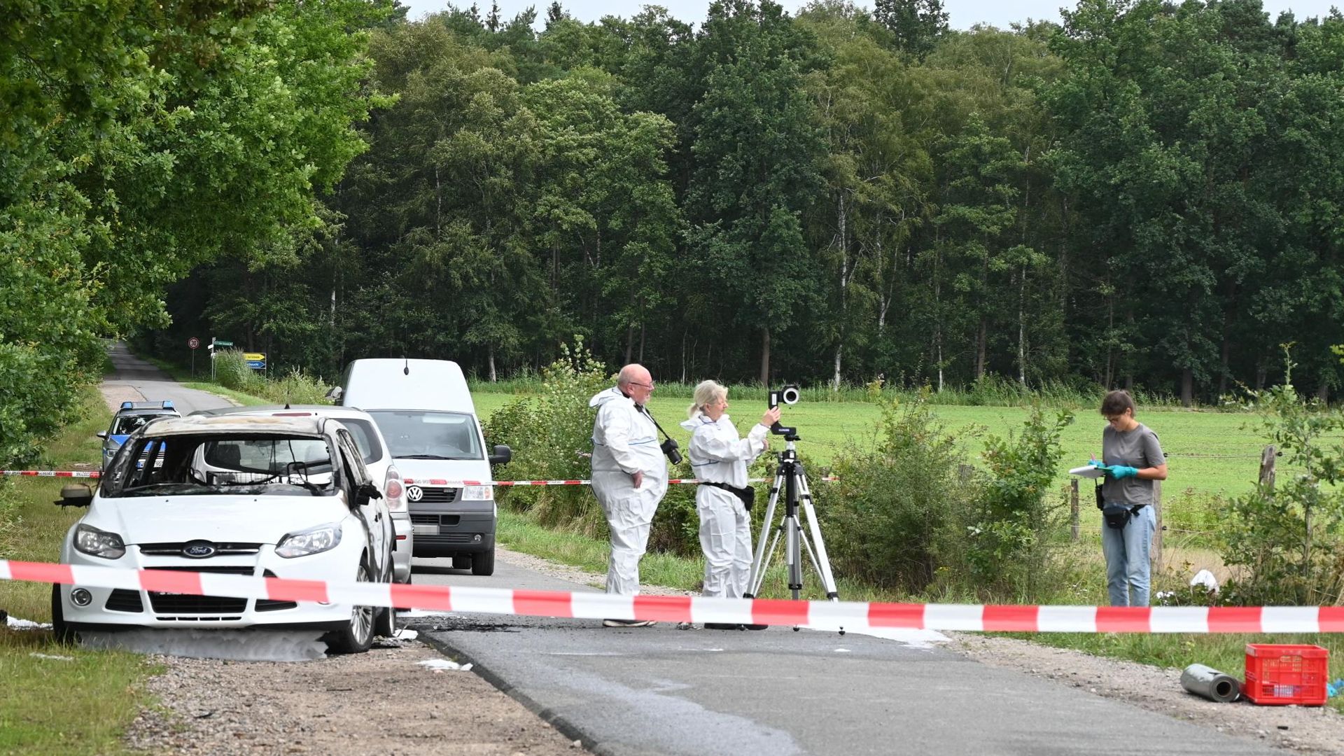 Nachdem der Schaum beseitigt war untersuchte die Mordkommission den Tatort. | Foto: Lenthe-Medien