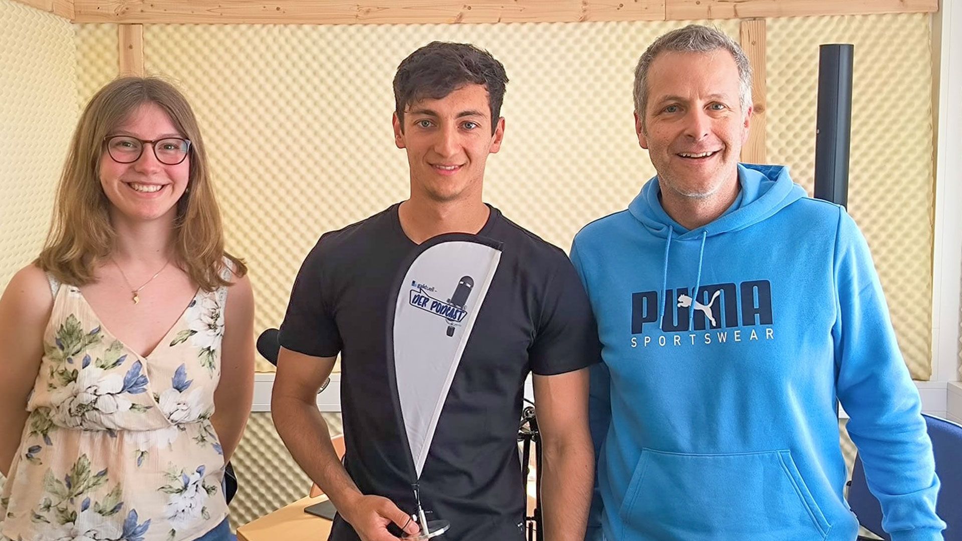 Dustin Klebe mit den Moderatoren Sarah von Hörsten und Christoph Reise. | Foto: GAK