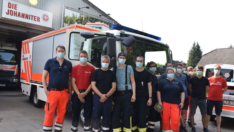Packen fürs Deichbrand-Festival am Ortsverband Seevetal: Auch bei 35 Grad sind die Johanniter engagieret dabei. | Foto: Johanniter