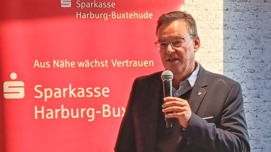 Der GdW-Präsident und ehemalige Hamburger Wirtschaftssenator Axel Gedaschko sprach vor Kunden der sparkasse Harburg-Buxtehude zum Thema "Nachhaltigkeit – von der guten Tat zur rechtlichen Pflicht". | Foto: Sparkasse