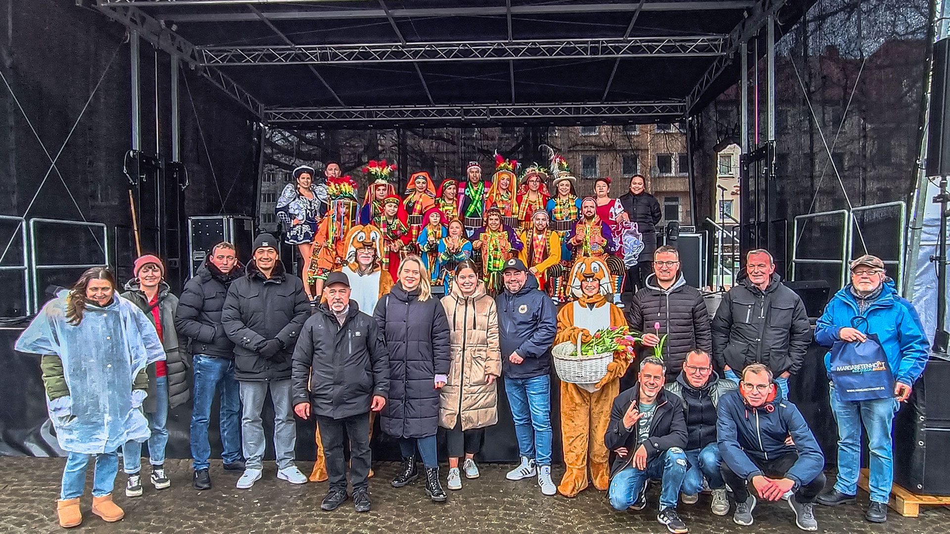 Ganz viele Aktive aus vielen Organisationen und Initiativen hatten sich in diesem Jahr an "Harburg ist bunt" beteiligt. | Foto: Niels Kreller