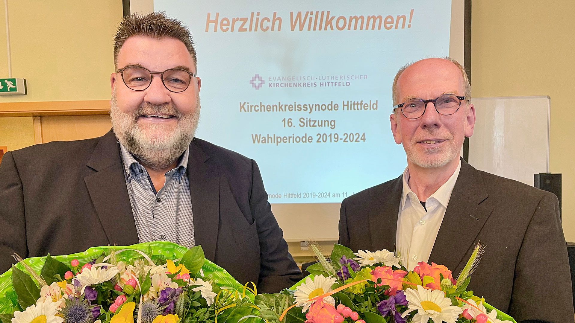 Matthias Knüpling (links) ist neuer Vorsitzender der Kirchenkreissynode. Er folgt auf Pastor Andreas Kern, der im August in den Ruhestand geht. | Foto: C. Wöhling