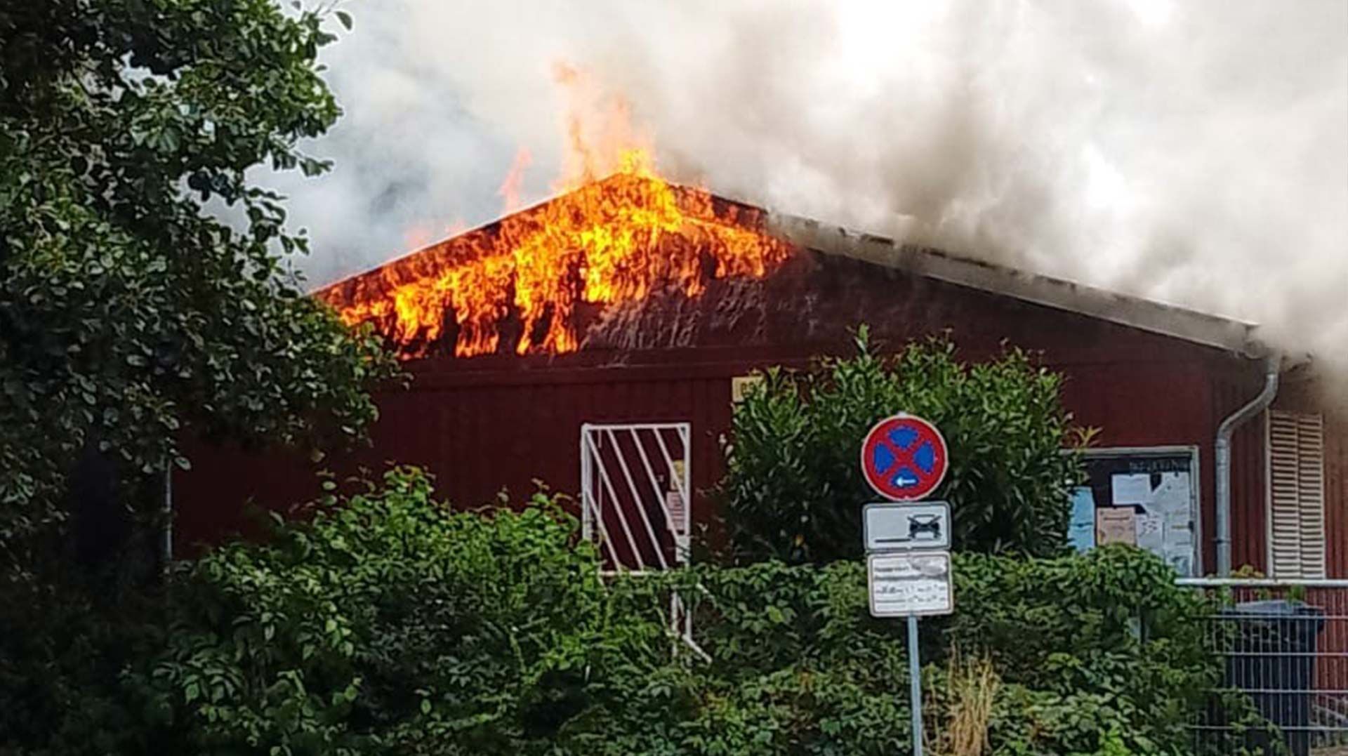 Die Rote Hütte in Neuenfelde wurde ein Opfer der Flammen. Foto: DRK HH-Harburg