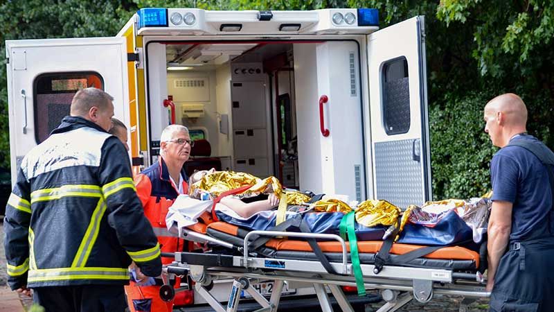 Die beiden Jugendlichen wurden nach der Versorgung vor Ort in ein Krankenhaus gebracht. | Foto: André Lenthe