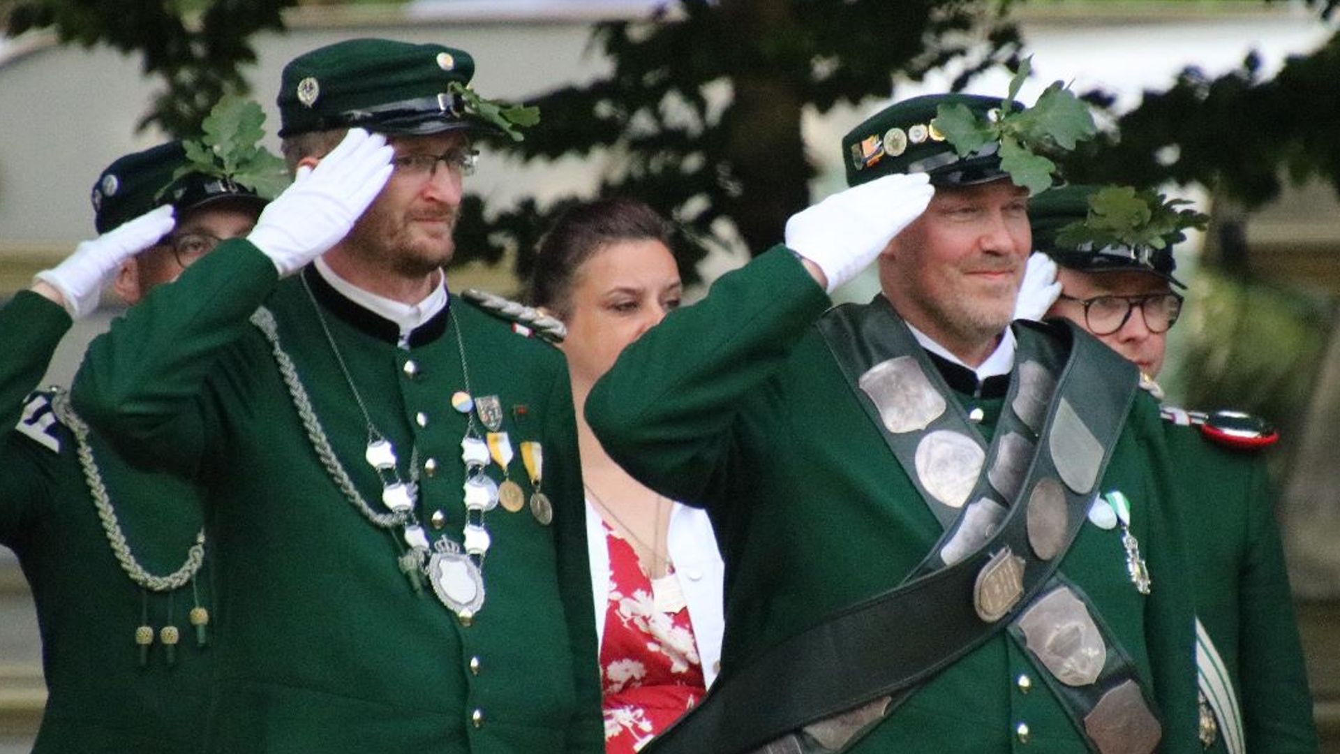 Nachfolger der bisherigen Tostedter Majestät Sven Baden (links) wurde sein Lebenspartner Marc-D. Baden. | Foto: Sonja Jüngling