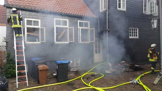Zum Glück war die Feuerwehr schnell vor Ort und konnte ein Ausbreiten des Feuers verhindern. | Foto: ein