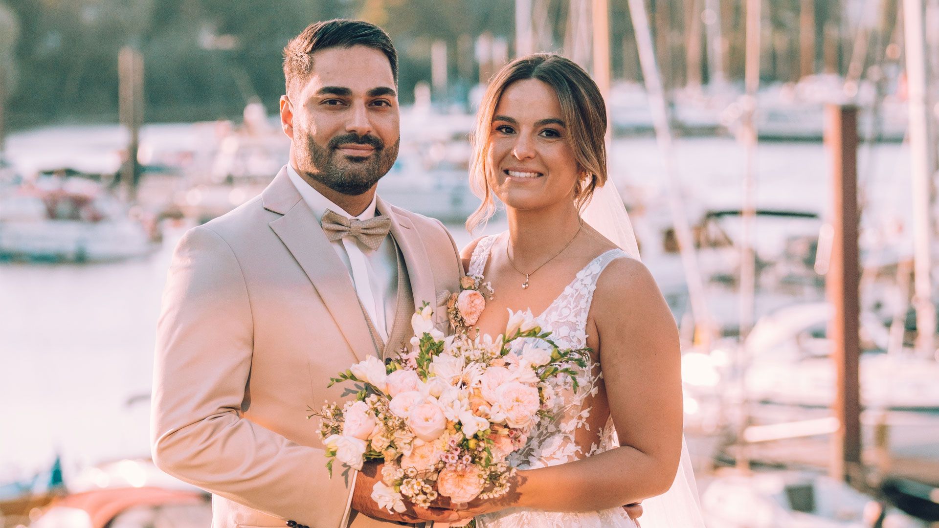 Das Buchholzer Brautpaar Catherina Werbelow und Reza Abbasian feierte seine Eheschließung im Restaurant "Yachtblick" in Finkenwerder. | Foto: Mika Säfken