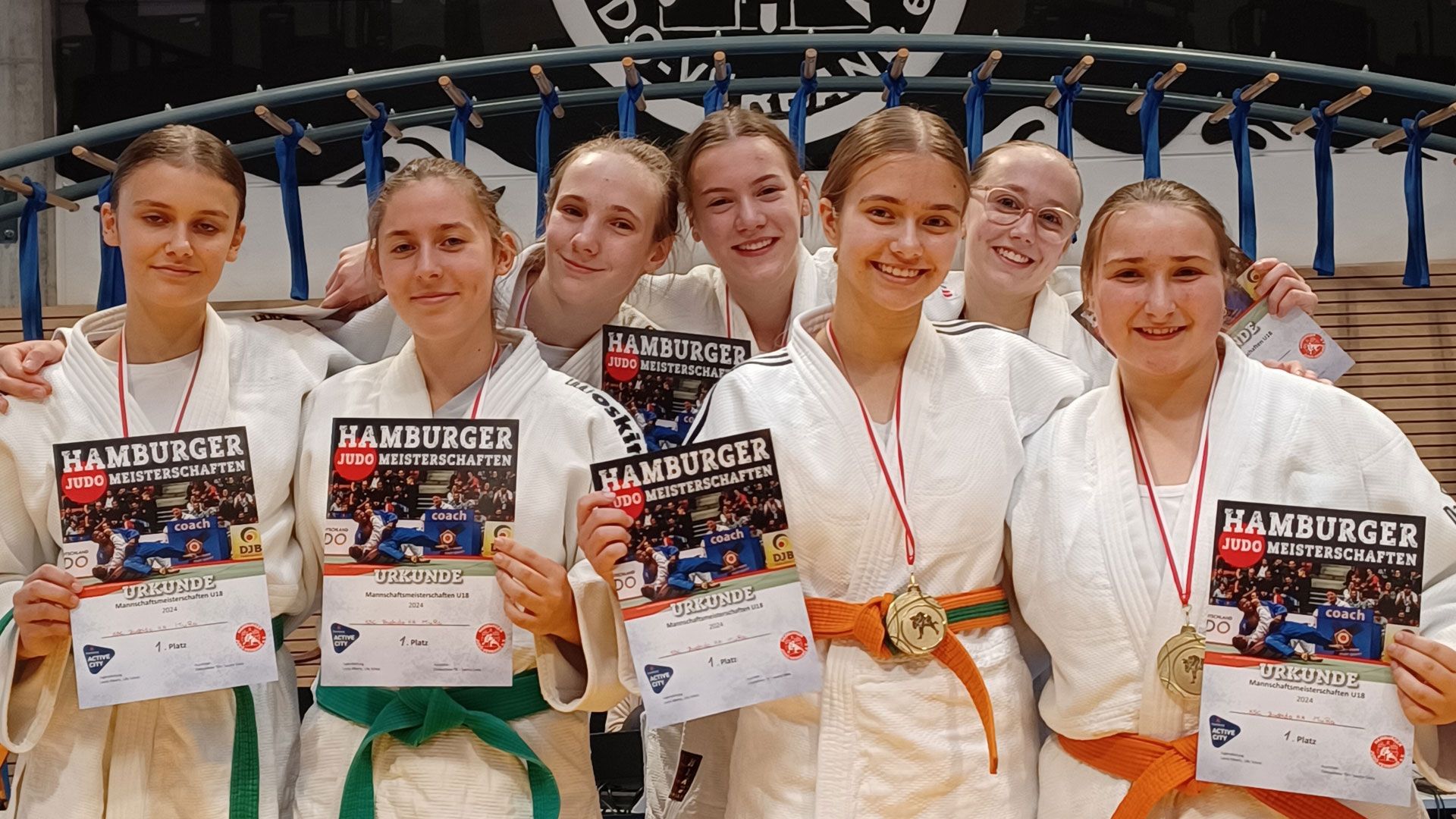 Die KSC-Judo-Nachwuchstalente Linda Geerdts, Xenia Scheit und Julia Lewitzki traten als Kampfgemeinschaft mit den Judodamen von Tura Harksheide an. | Foto: ein