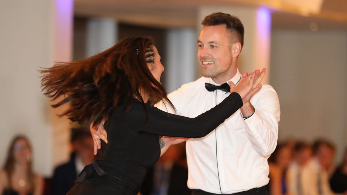 Die Tanzschule Hädrich aus Harburg lädt wieder zum traditionellen Winterball ein. | Foto: ein