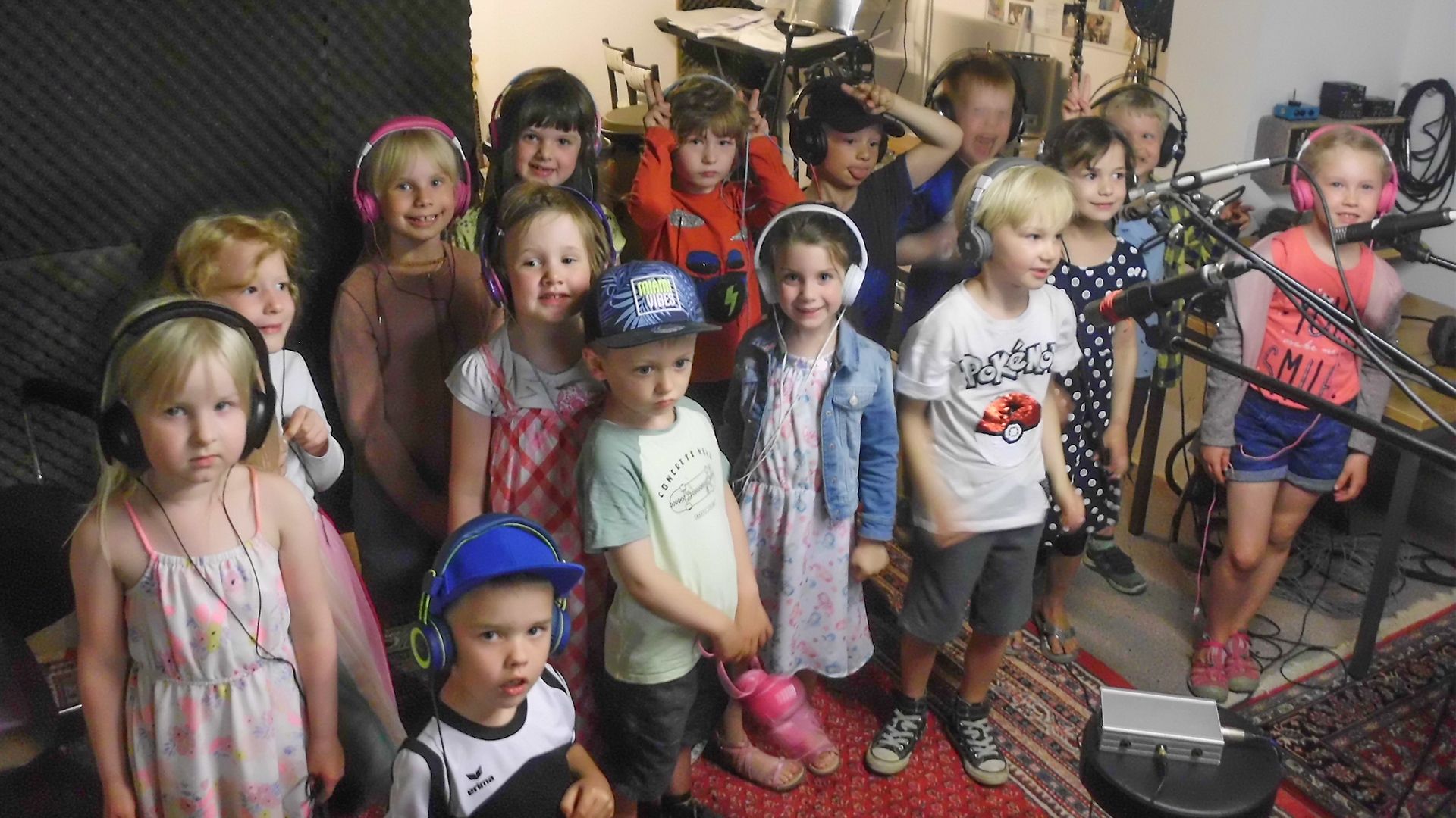 15 Kitakinder aus der evangelischen Kita in Winsen-Pattensen hatten Spaß bei den Aufnahmen im Tonstudio Hamann. | Foto: Isja Lucchesi