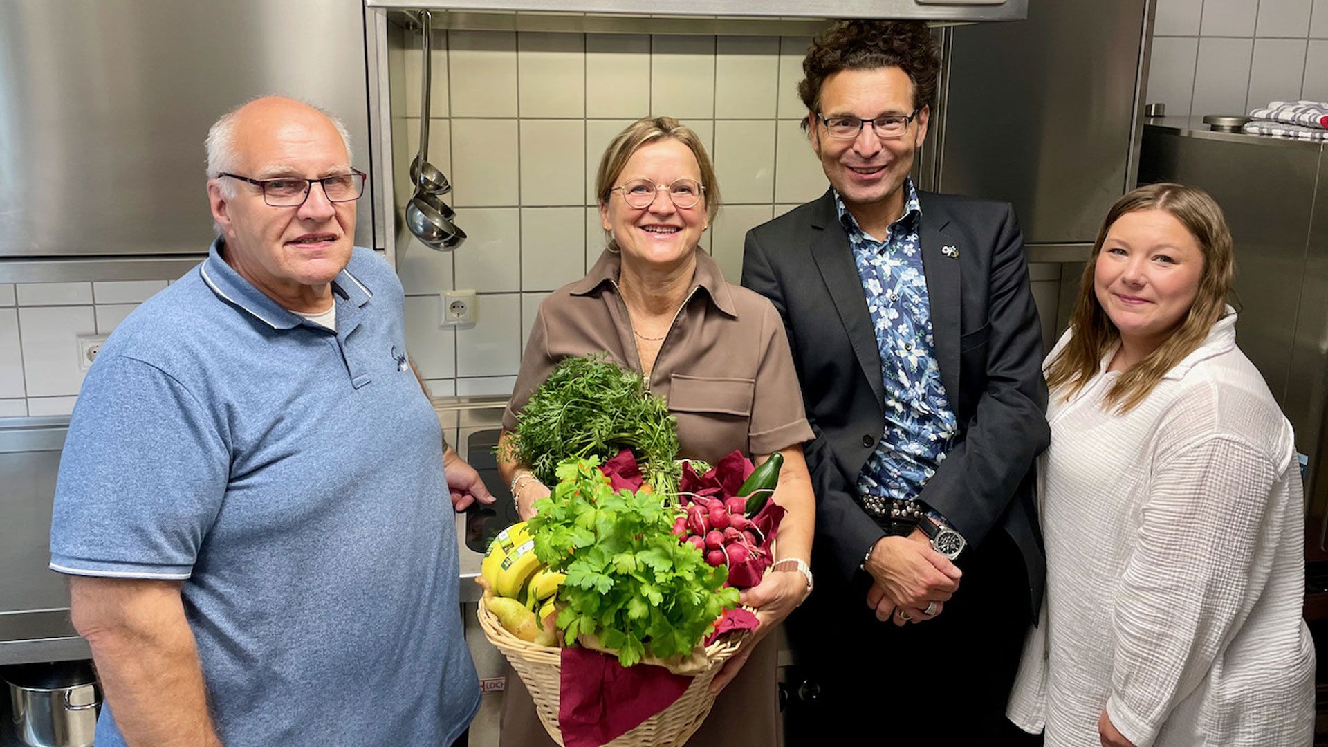 Auch sie arbeiteten für den Erhalt der Frischeküche, vlnr: Wilfried Hochfeld (Vorsitzender des Kirchenvorstands der Ev.-luth. Lutherkirchengemeinde Neu Wulmstorf), Carolin Wöhling (Fundraiserin und Pressesprecherin des Kirchenkreises Hittfeld), Dr. Florian Schneider (Pastor der Lutherkirchengemeinde Neu Wulmstorf), Melanie Wichers (Kita-Leiterin). | Foto: C. Wöhling
