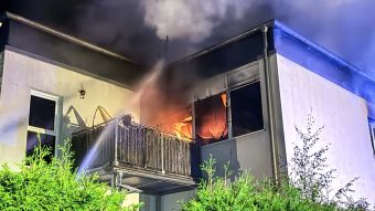 Mehrere Menschen wurden bei einem Wohnungsbrand in Buxtehude verletzt. Foto: JOTO