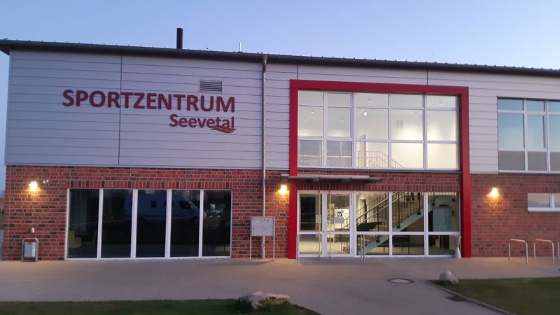 Im Sportzentrum Seevetal in Fleestedt können sich Kinder ab zwölf Jahren und Erwachsene an den Sonnabenden 27. November und 18. Dezember impfen lassen. | Foto: TuS Fleestedt