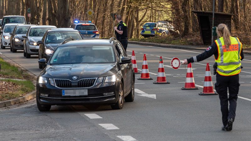 Bei einer Verkehrskontrolle in Tötensen ging es auch um die Verkehrstüchtigkeit von Seionren. | Foto: JOTO