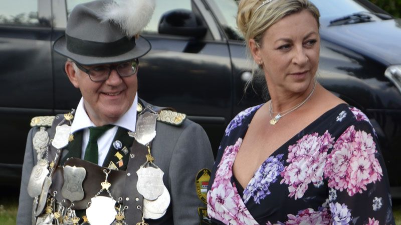 Schützenkönig Percy Rahlf und seine Königin Tanja blicken gespannt auf das kommende Schützenfest. | Foto. ein