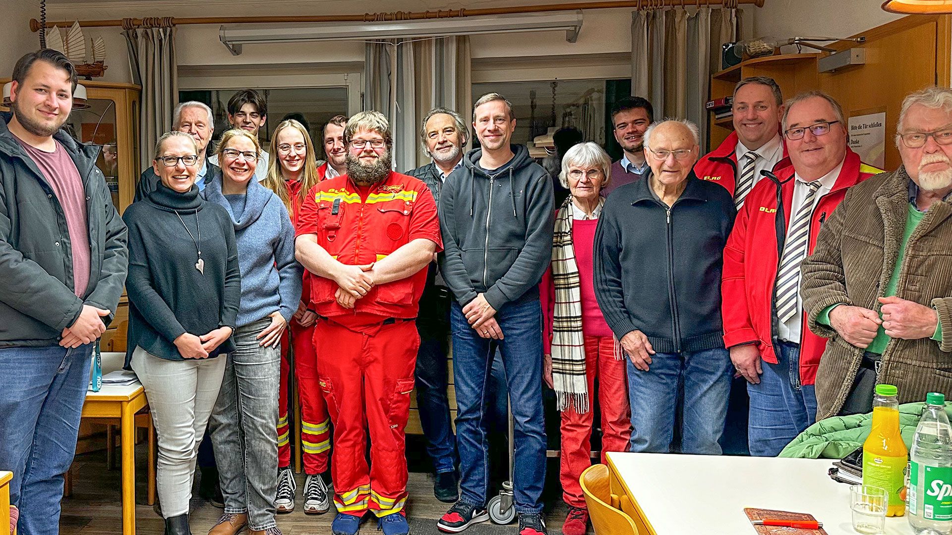 Mitglieder des CDU-Kreisverbands Harburg waren zu Gast bei der DLRG in Hoopte und erfuhren einiges über die Arbeit der Lebensretter. | Foto: ein