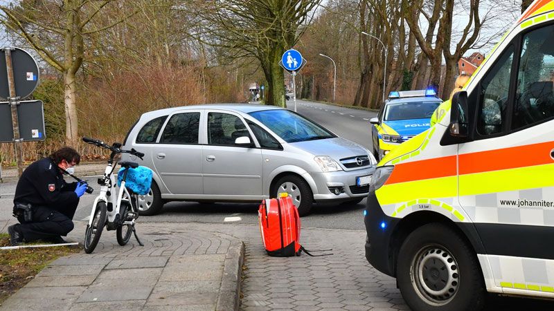 Am Sonntagmorgen wurde eine 82-jährige Radfahrerin von einem PKW in der Wulmstorfer Straße in Neu Wulmstorf angefahren. | Foto: HamburgNews