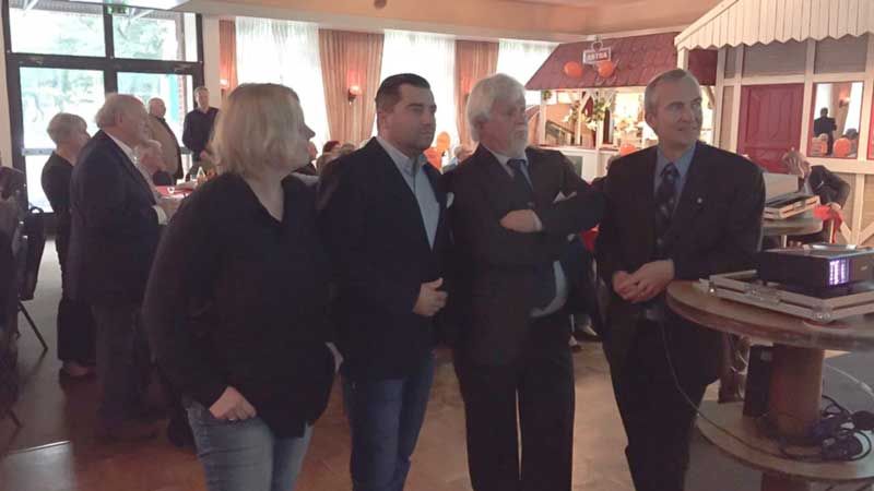 Gedrückte Stimmung herrschte um 18 Uhr bei der Prognose bei den Spitzenfunktionären der Harburger CDU (Im Bild: Brit-Meike Fischer-Pinz, Uwe Schneider, Ralf-Dieter Fischer, Rainer Bliefernicht (v.L.n.R.)). | Foto: ein