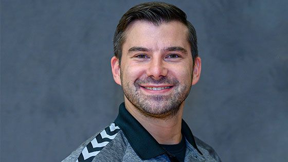 Der TV Fischbek hat mit Handballtrainer Marius Kabuse den Vertrag verlängert. | Foto: Niels Kreller