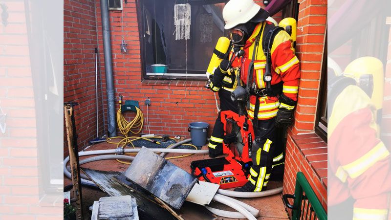 Die Feuerwehr Maschen löschte in diesem Reihenhaus einen Küchenbrand. | Foto: Remon Hirschmeier, FF Maschen