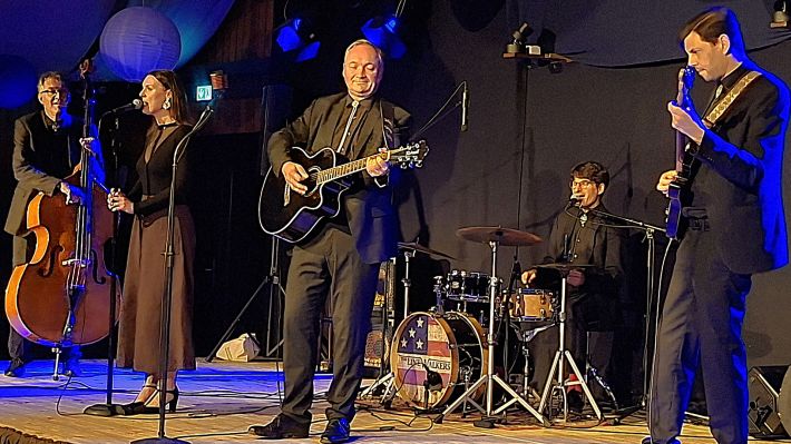 Die Band "The LineWalkers - A Tribute to Johnny Cash" sorgte im Hörstener Dörphus für beste Unterhaltung. Foto: Ilka Teschner