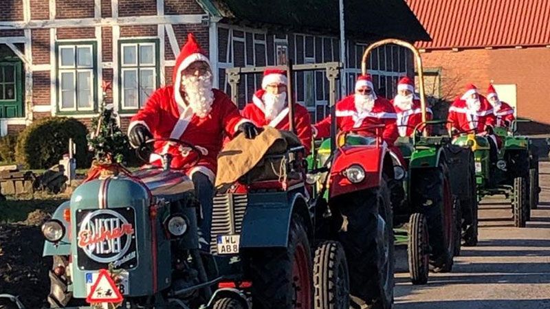 Gelebtes Brauchtum: Am 23. Dezember gehen die Treckerfreunde Rübke auf ihre traditionelle Weihnachtsfahrt. | Foto: ein