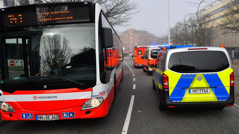 Bei einem Unfall am Dienstagmorgen am Harburger Ring war ein Junge vor einen Bus gelaufen und wurde dabei schwer verletzt. | Foto: HamburgNews
