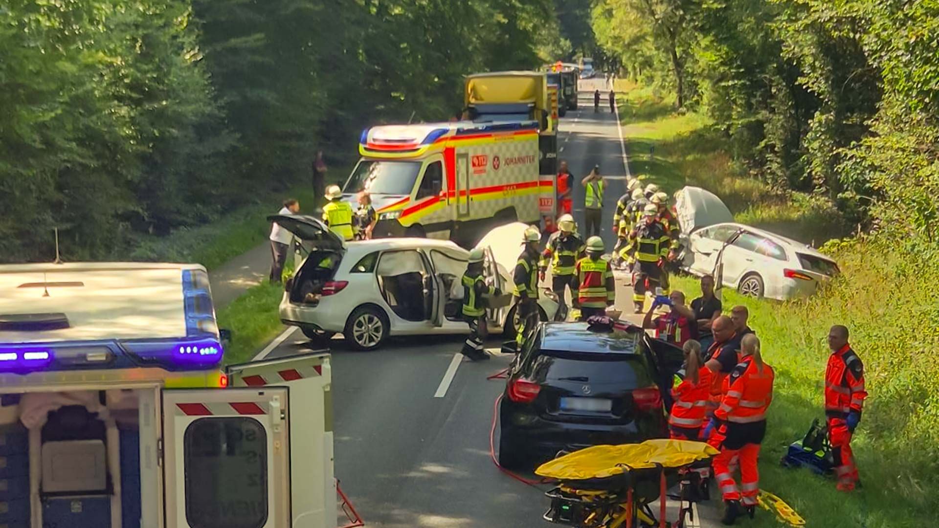 Einen schweren Unfall mit fünf Verletzten gab es gestern auf der Rosengartenstraße. Foto: ein