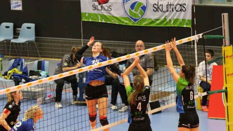 Den Ball im Fokus - Svea Frobel im Angriff. | Foto: ein