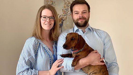 Viktoria Isabell und Nico Ehlers sowie Dackel Josef reuen sich scon darauf, im Freilichtmuseum am Kiekeberg vorbeizuschauen, wenn es wieder aufhat. | Foto: ein