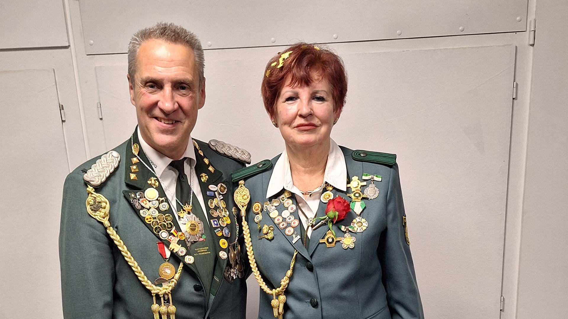 Majestäten im Schützenverein Hausbruch: König Michael John und Königin Eva Fischer. Foto: HHF