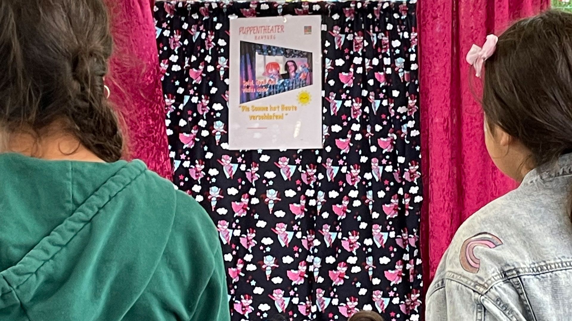 Spiele für die Kids, Infos für die Erwachsenen beim Aktionstag „Neuland ist bunt“  Foto: DRK Harburg