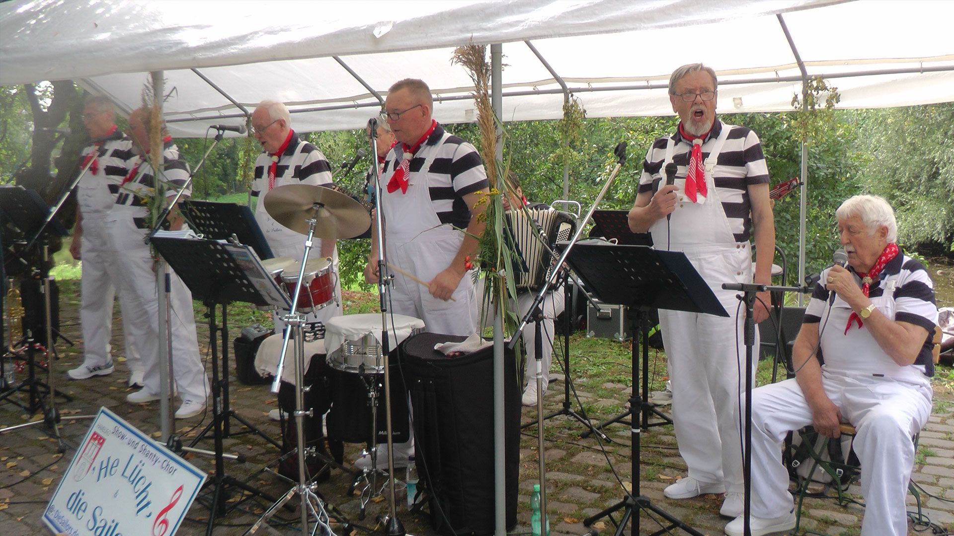 He Lücht" & die Sailors waren beim Tag des offenen Denkmals bei der Windmühle Johanna in Wilhelmsburg. | Foto: ein