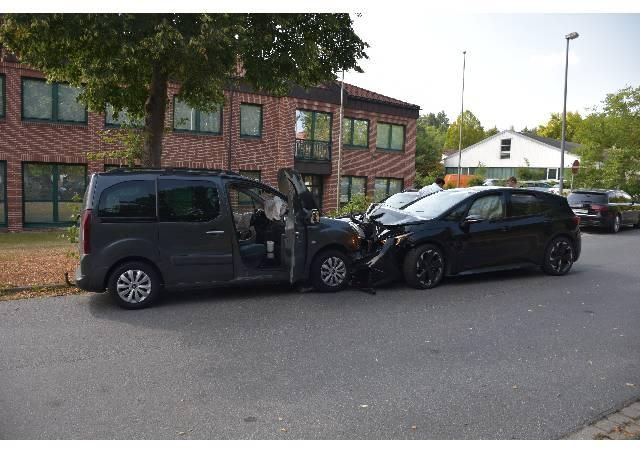 Einen Leichtverletzten gab es bei einem Frontalzusammenstoß in Jesteburg. Foto: ein