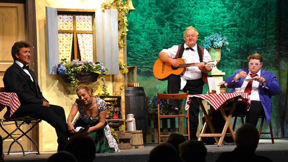 Peter Grimberg lädt mit „Servus Peter – Eine Hommage an Peter Alexander" zur mitreißenden Nostalgie-Reise in die 50er und 60er Jahre ein.