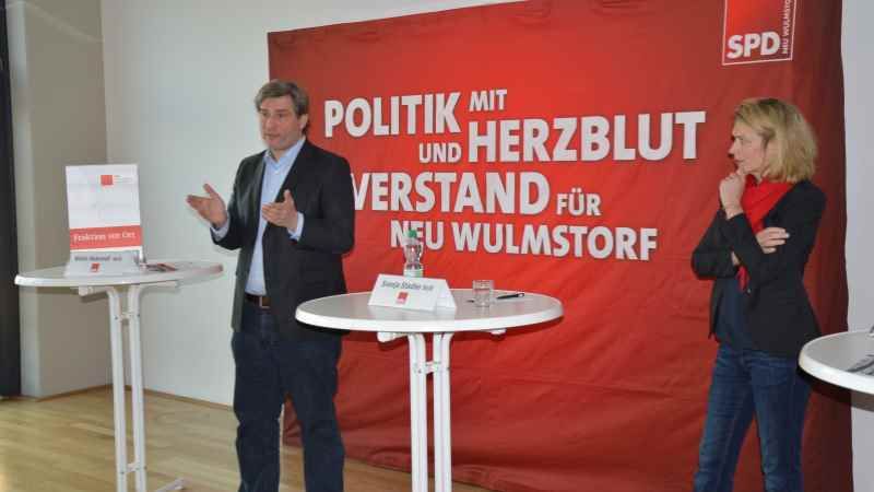 Die SPD-Bundestagsabgeordneten Metin Hakverdi und Svenja Stadler bei der Veranstaltung in Neu Wulmstorf. | Foto: ein