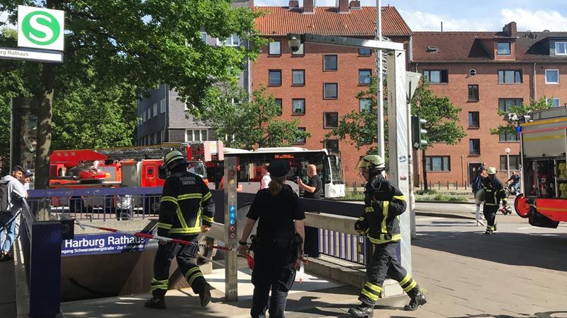 In der S-bahnstation Harburg rathaus gab es am Sonntagnachmittag einen Feuerwehreinsatz. | Foto: André Lenthe Fotografie
