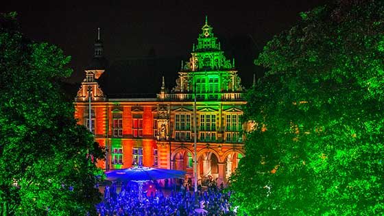 Bei der Nacht der Lichter wird auch das Rathaus wieder festlich beleuchtet sein. | Foto: Niels Kreller