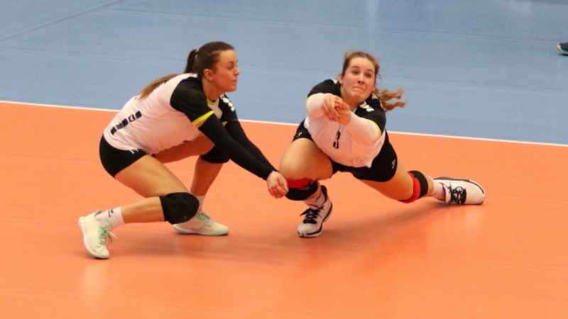 Voller Einsatz: Daniela Eixenberger und Catharina Völkers  | Foto: ein